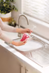 Scotch-Brite® Barevná neškrábající mycí houba Delicate, 2 kusy v balení